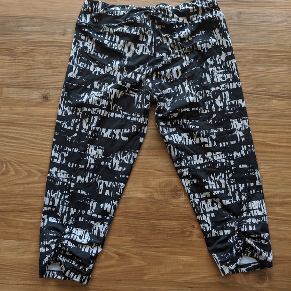 Calvin Klein Performance capri workout pants - Picture 5 of 6